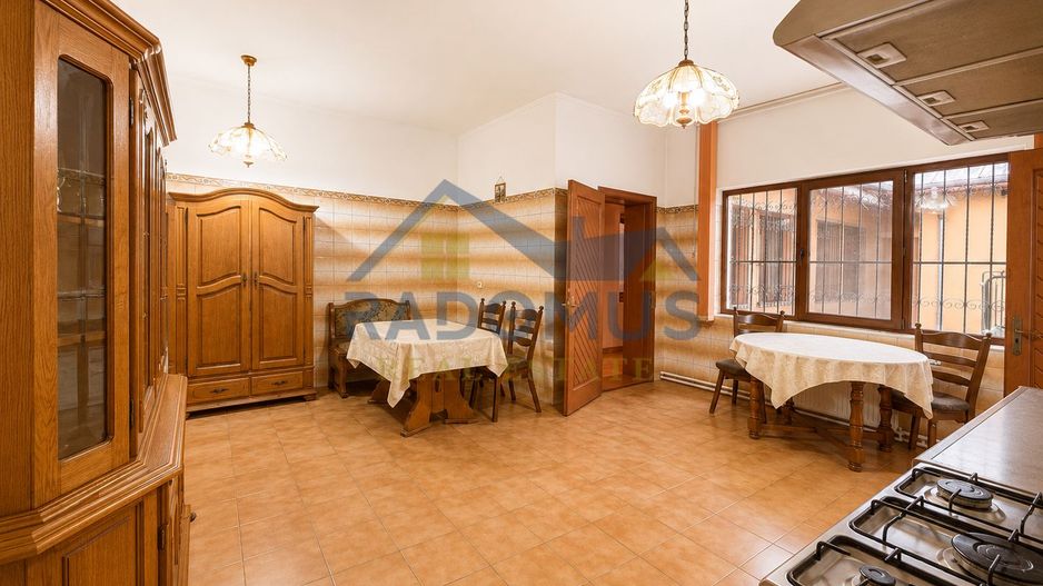 Vila 4 camere | Teren 532 mp | Piscina si foisor | Str. Lupeni - Poză 12