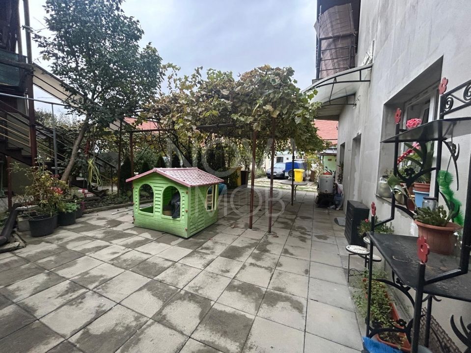 Casa de vanzare 200 mp cu spatiu comercial la parter, strada Lunga - Poză 18