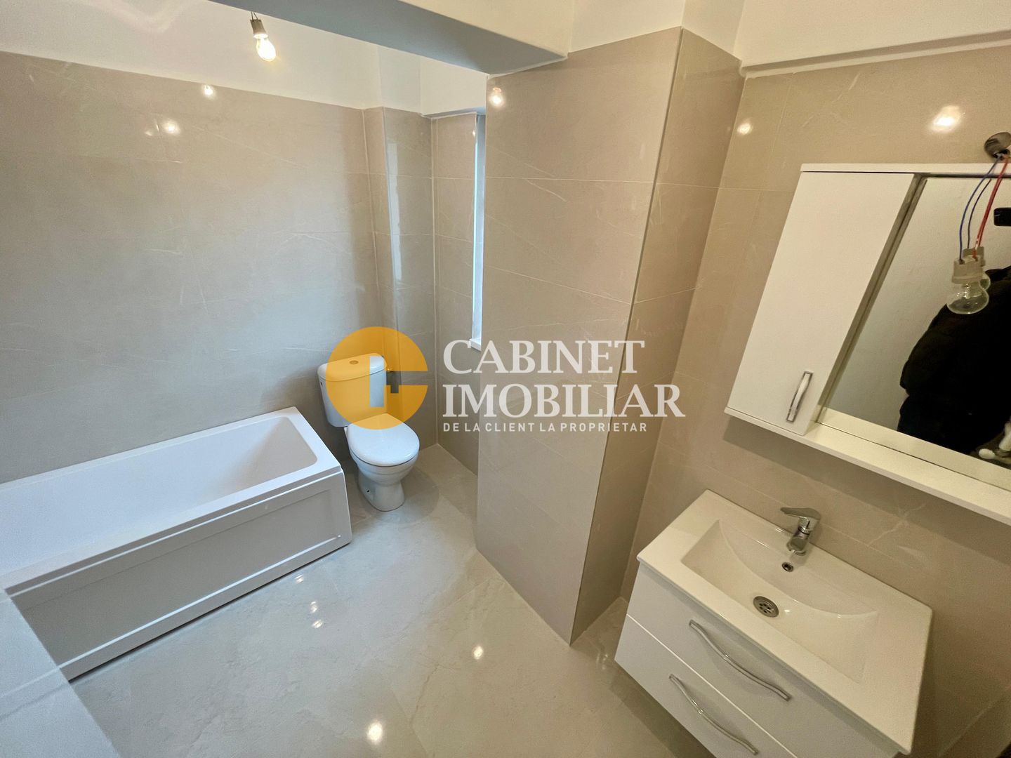 Bucium - INTABULAT - Bloc Nou - 2 Camere Decomandat - Etaj Intermediar - 60 Mp - Poză 4