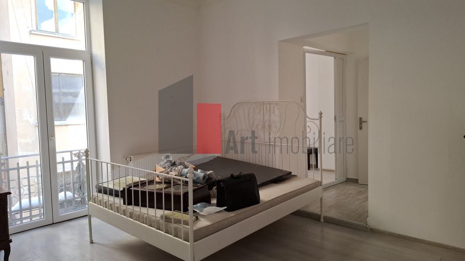 Apartamentul "REHEGUA" , stradal, bloc "REABILITAT", CONSOLIDAT - Poză 2