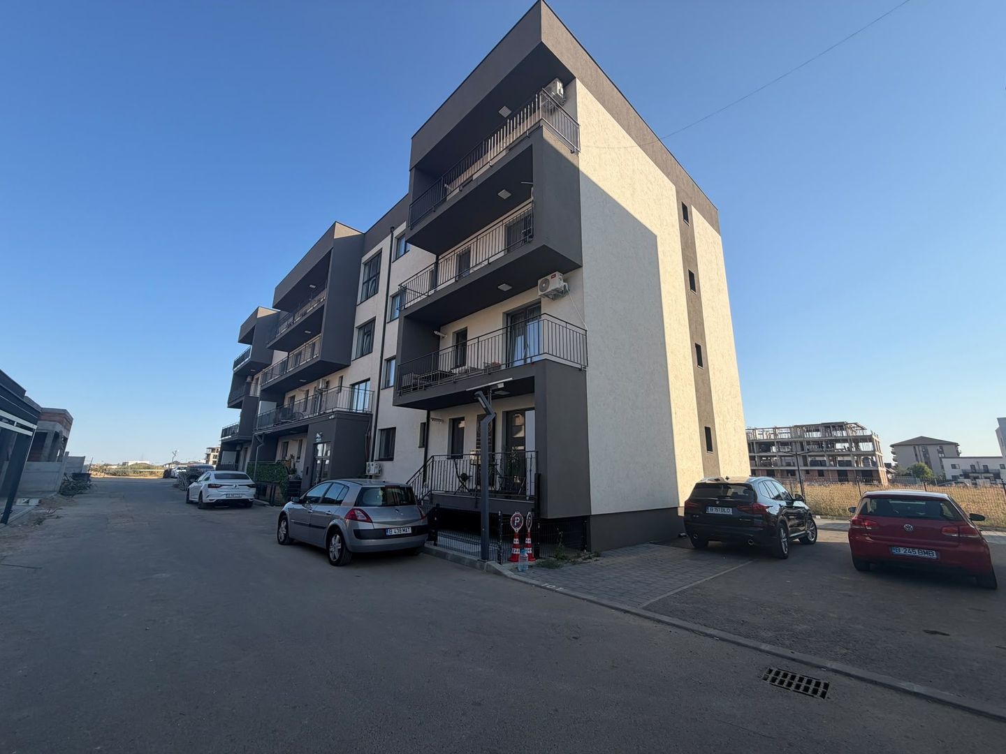 AP. 3 CAMERE - GRADINA PROPRIE 60 MP, PARCARE INCLUSA, COMISION 0% - Poză 4