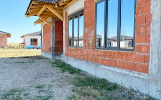 Casa la rosu  cu 4 camere de vanzare in Santandrei - Poză 3