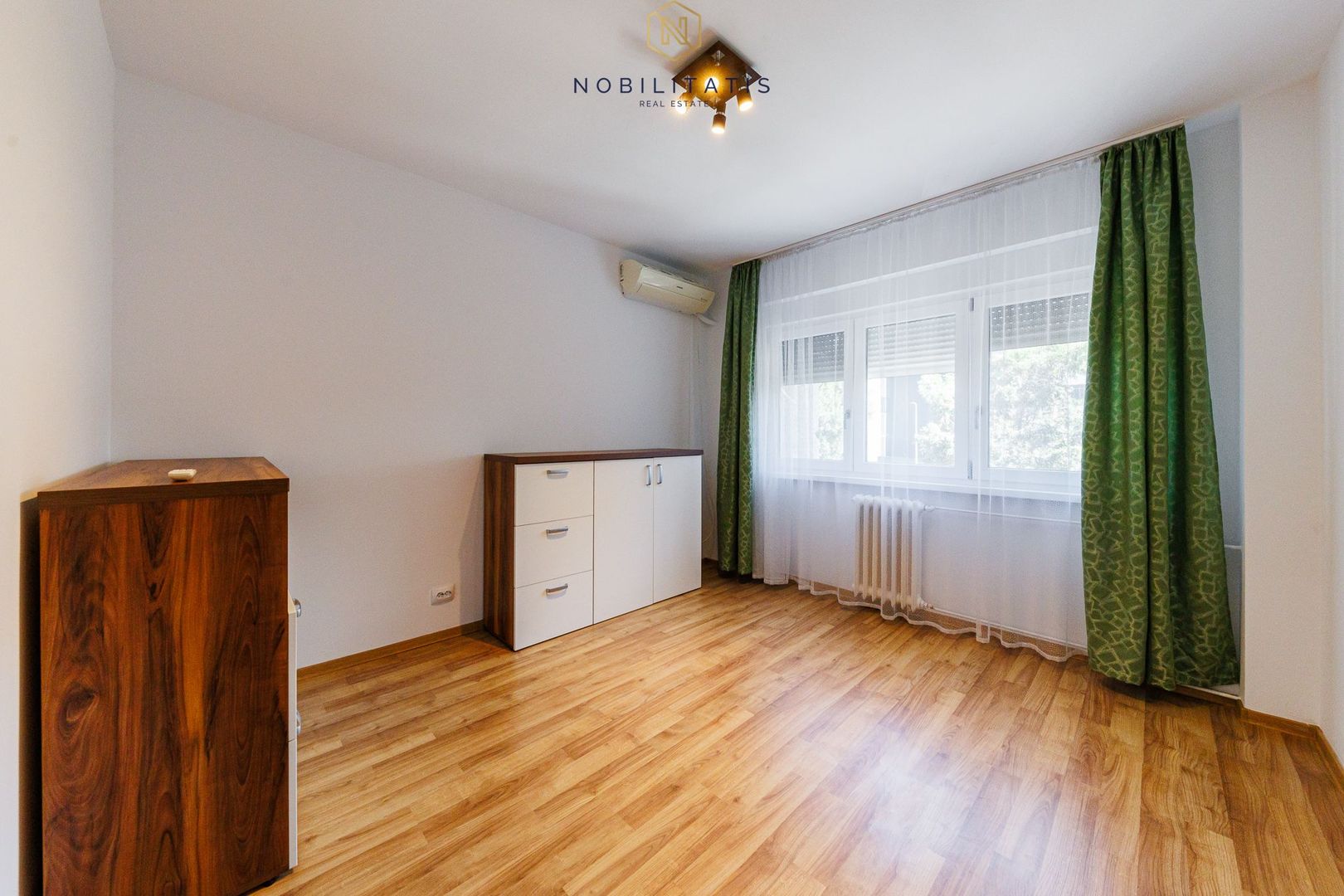 Un apartament cum rar găsești, în centrul orasului | 4 camere & 2 bai - Poză 26