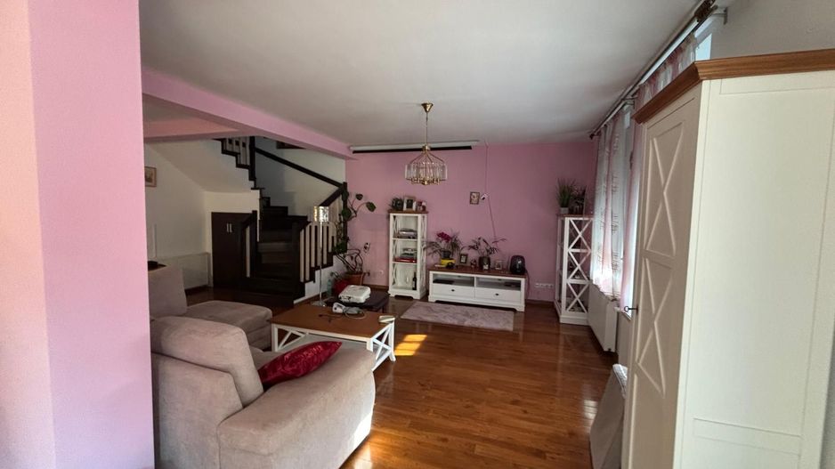 Vila deosebita aproape de padure - Poză 43