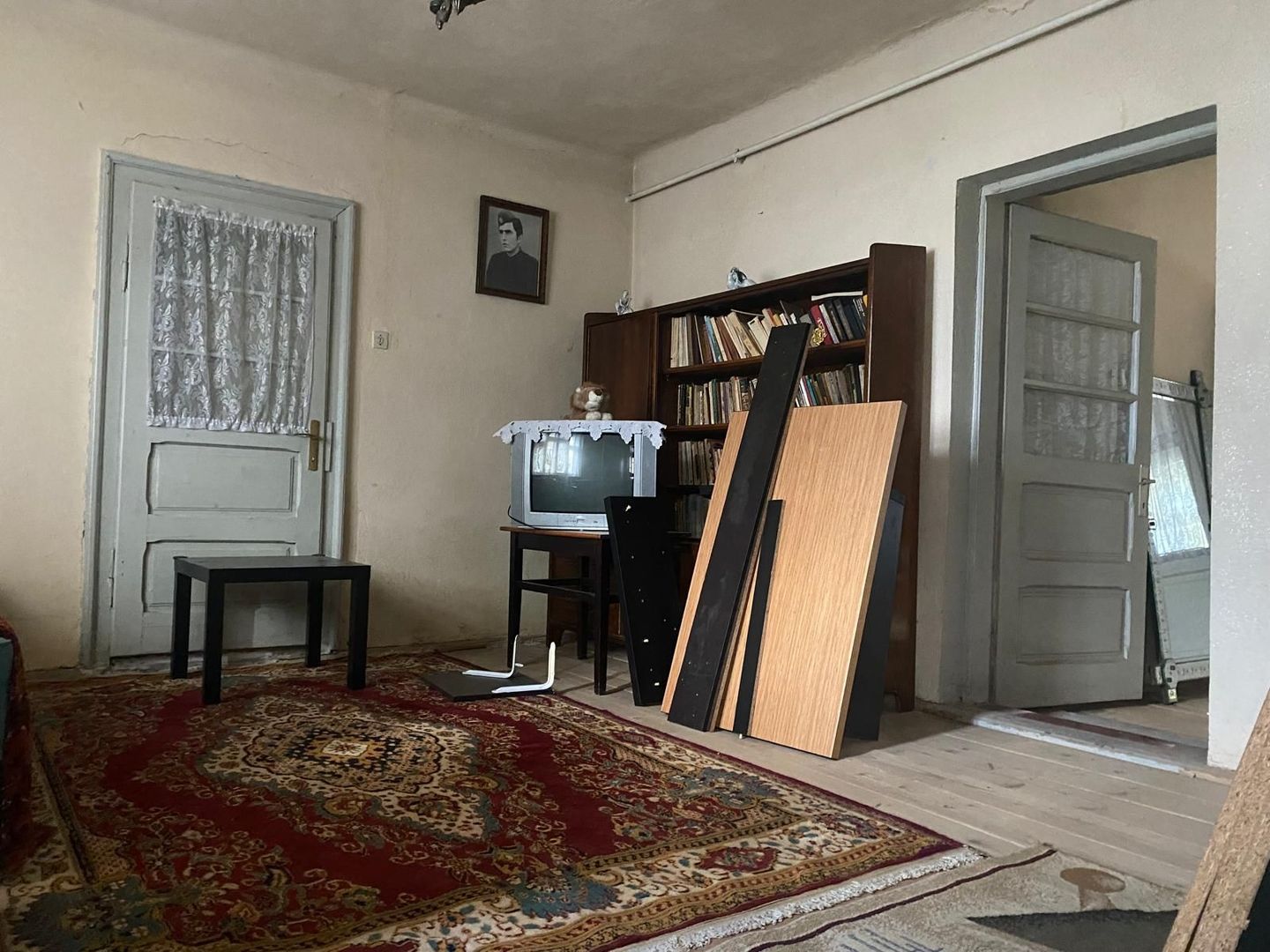 Vanzare casă cu teren generos în Săcueni, la 15 minute de Târgoviște - Poză 8