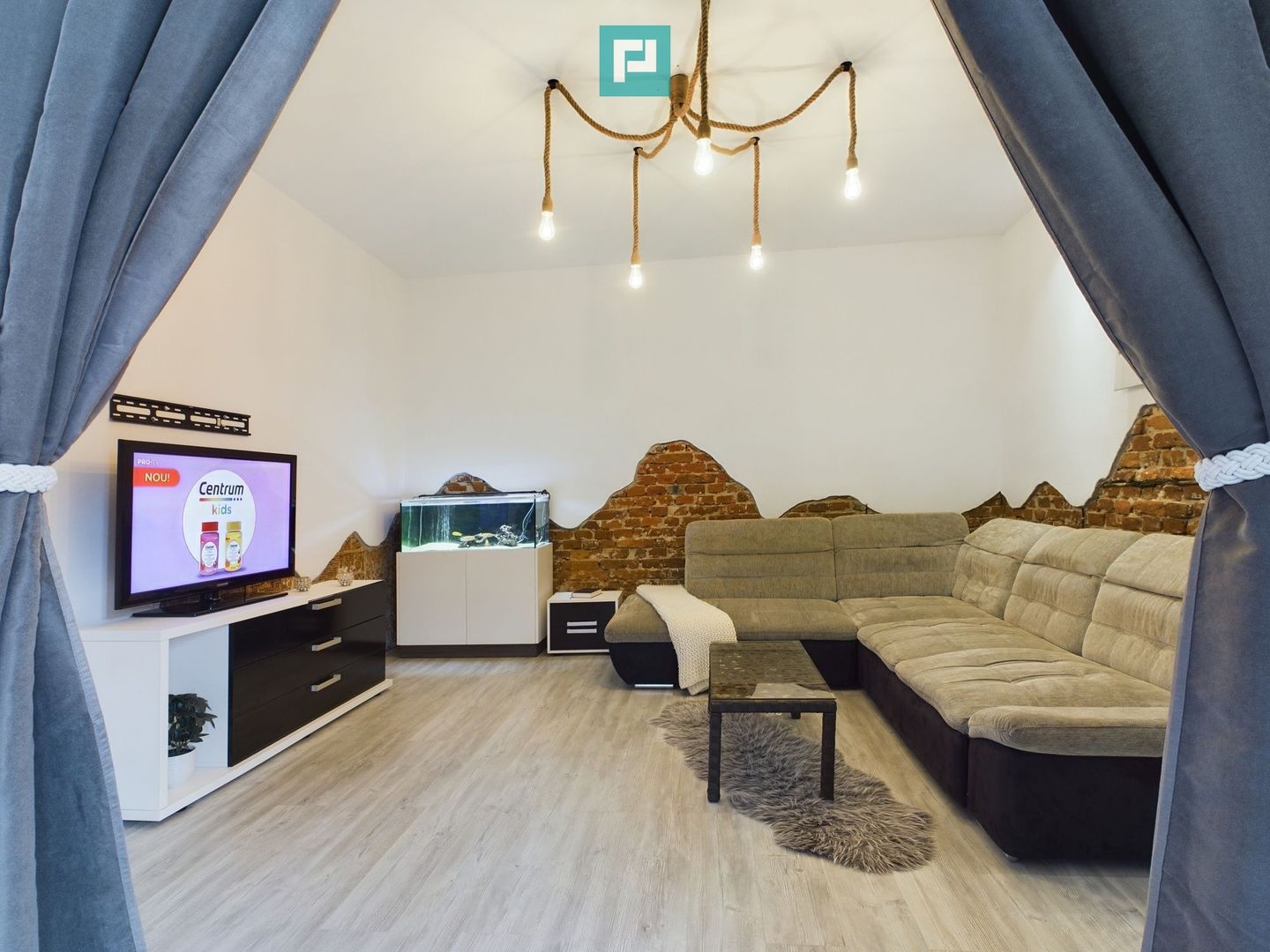 Apartament la curte comună - Central - Poză 1