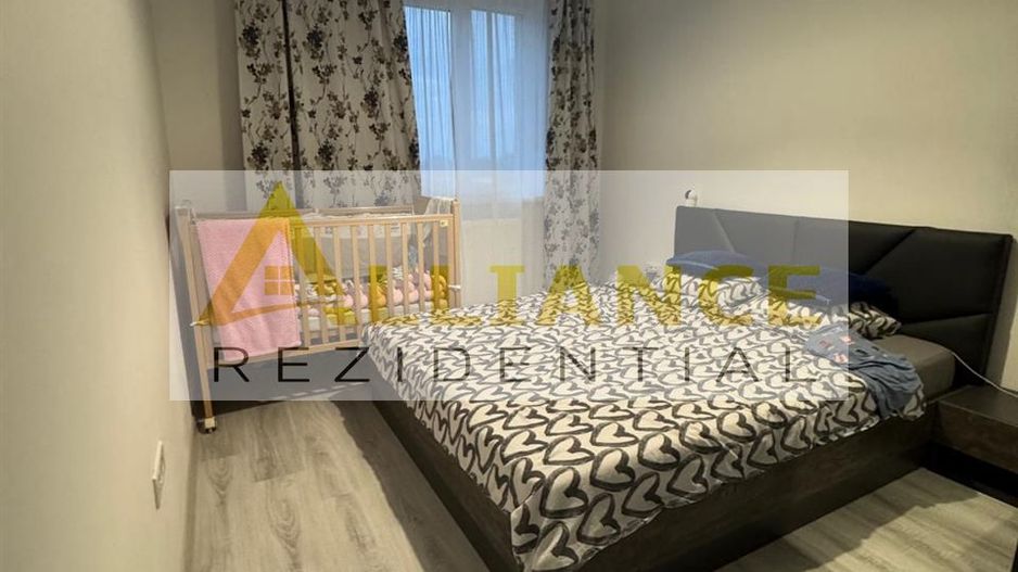 Apartament 3 camere de vânzare - Poză 2