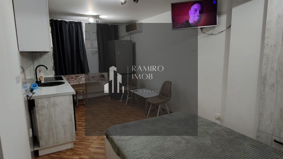 GARSONIERA 30MP, EROII REVOLUTIEI - Poză 6