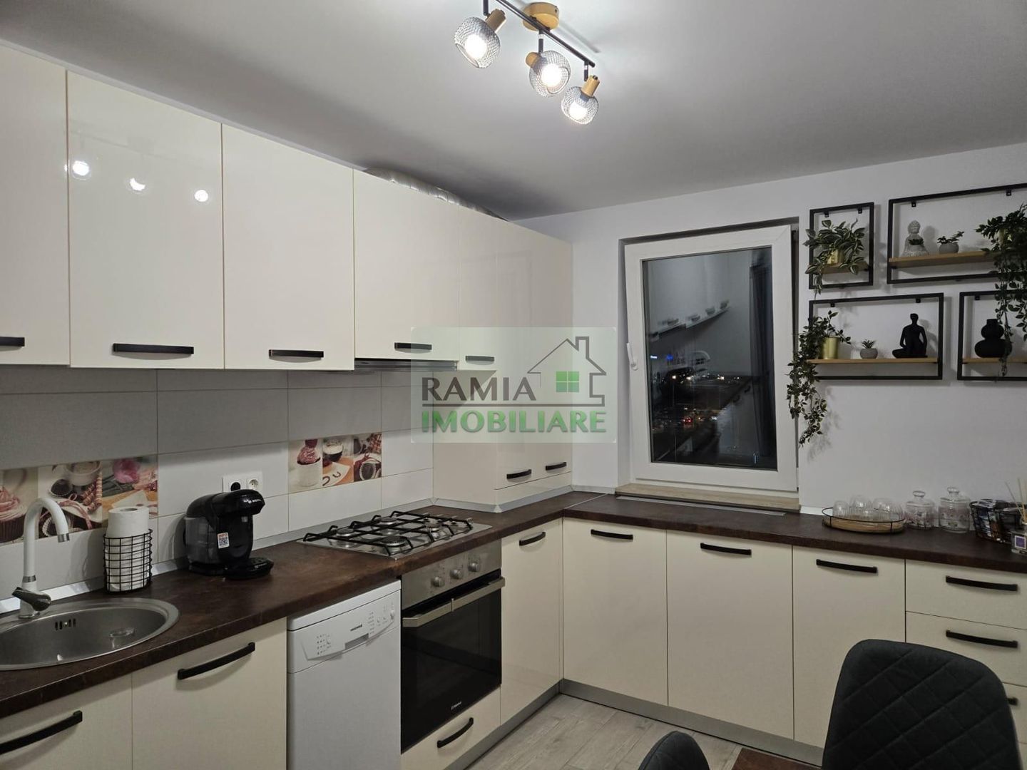 Apartament premium 2 camere, Urban Invest Coresi, Parcare + boxă - Poză 8