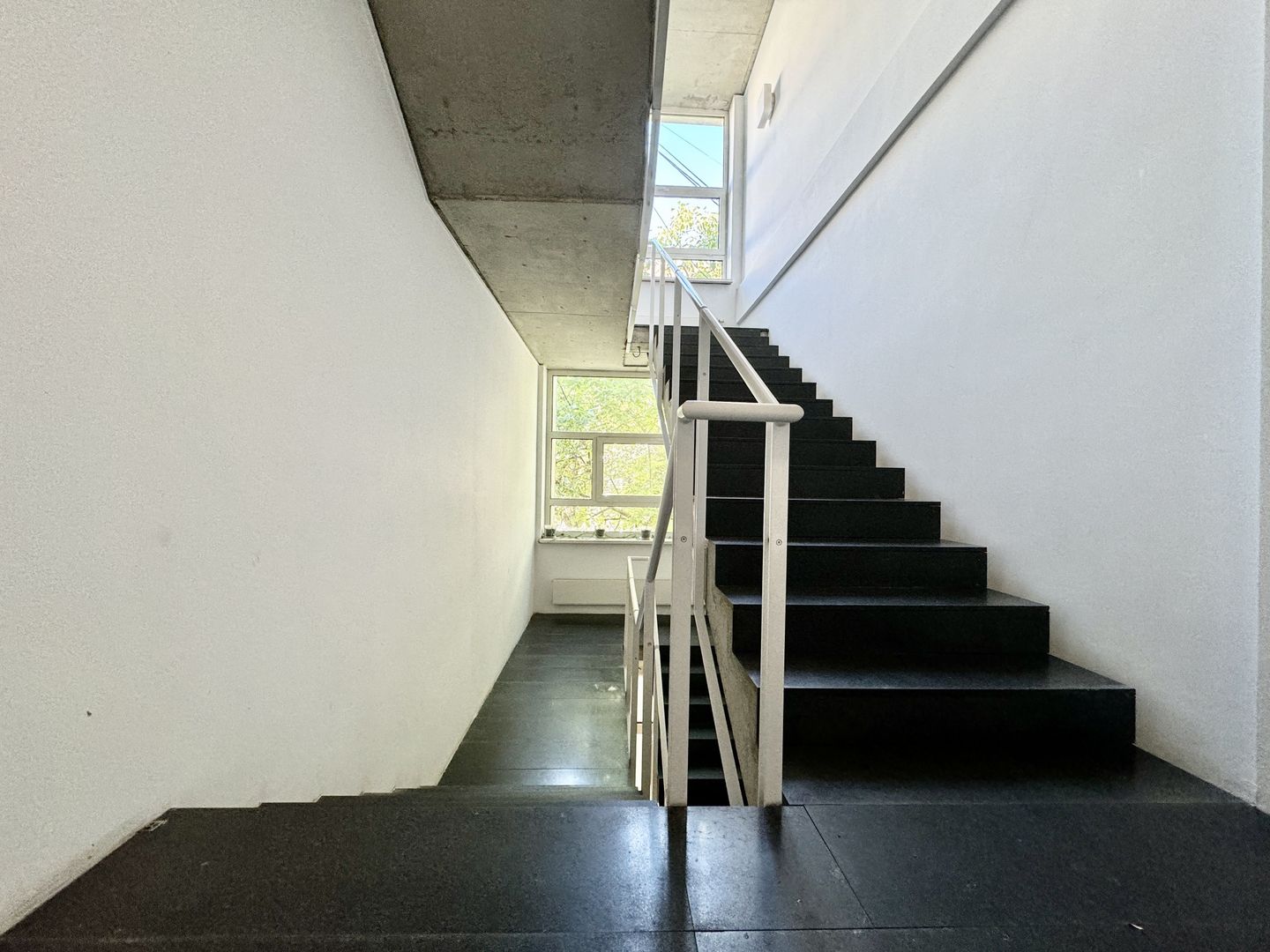 Clădire de birouri în zona Centrală - Poză 11