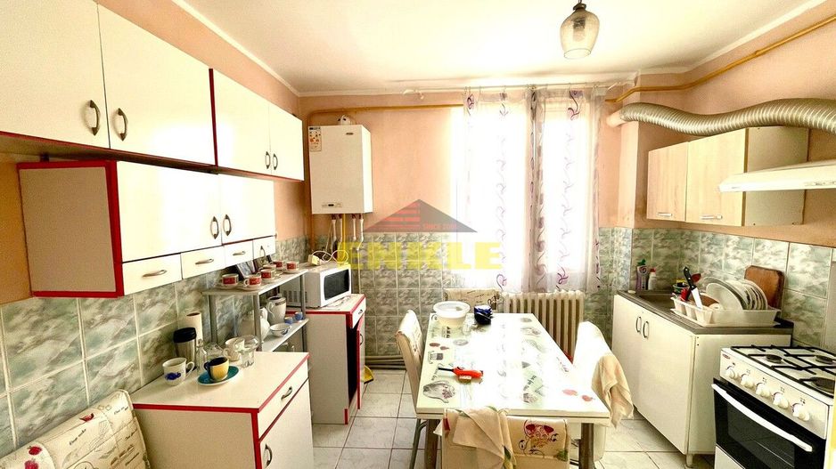De vânzare apartament cu 4 camere decomandat, zona Bulevard - Poză 5