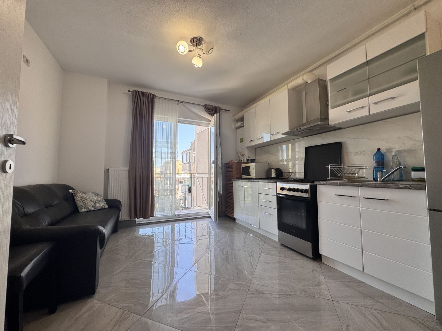 Apartament de inchiriat, Bloc NOU, str Tudor Vladimirescu, Arad. - Poză 3