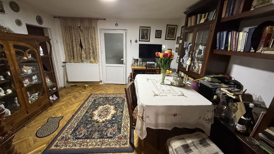 Casă corp C1 84mp + casă corp C2 51mp+garaj+ grădină și teren 889mp - Poză 11