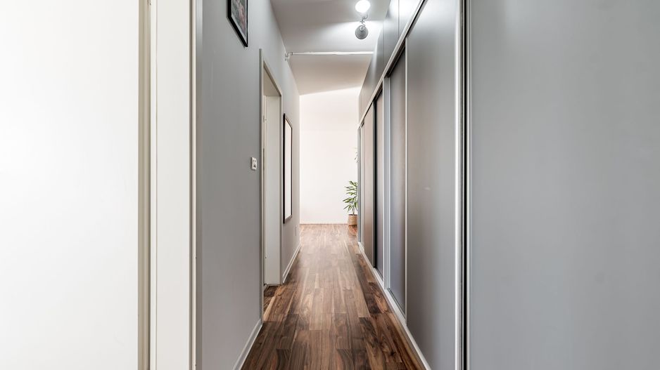 2 camere în blocul Urbanna: Orientare spre răsărit și confort complet - Poză 14