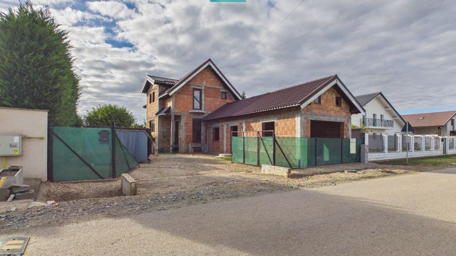 Casă la roșu D+P+M cu teren de 552 mp în Zădăreni - Poză 1