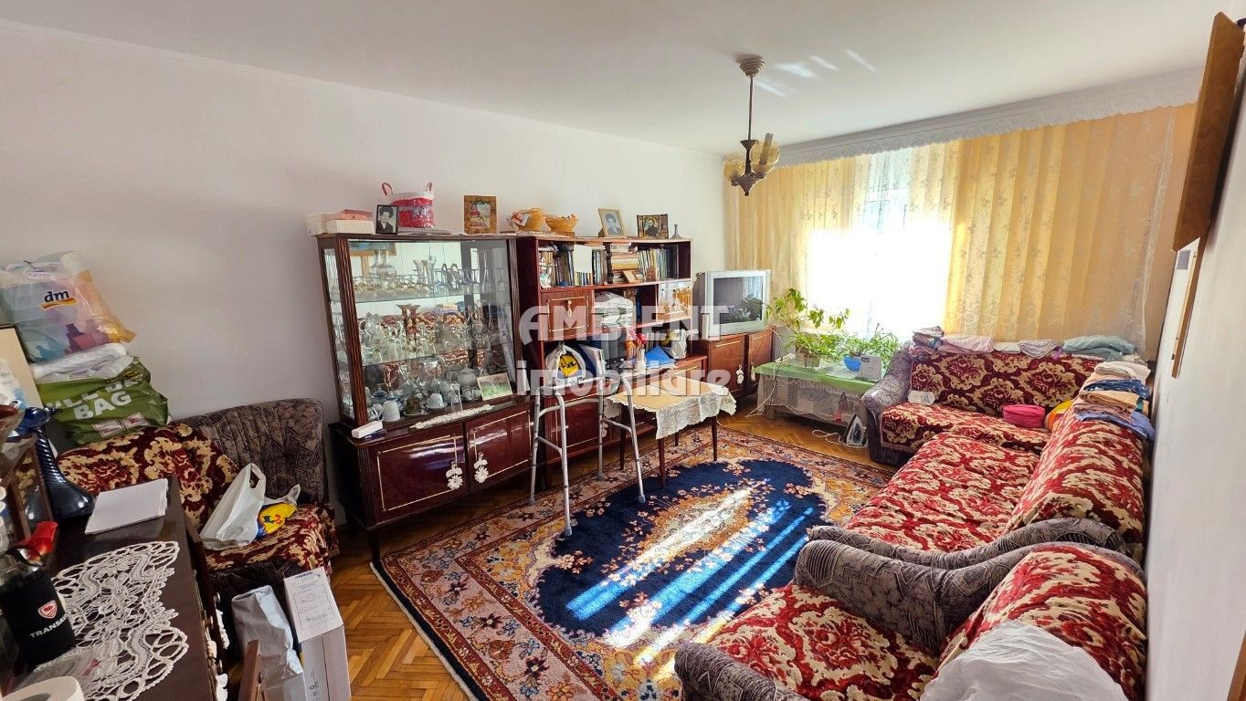 Apartament 3 camere, ETAJ 3, VASLUI zona FEROVIARI; - Poză 1