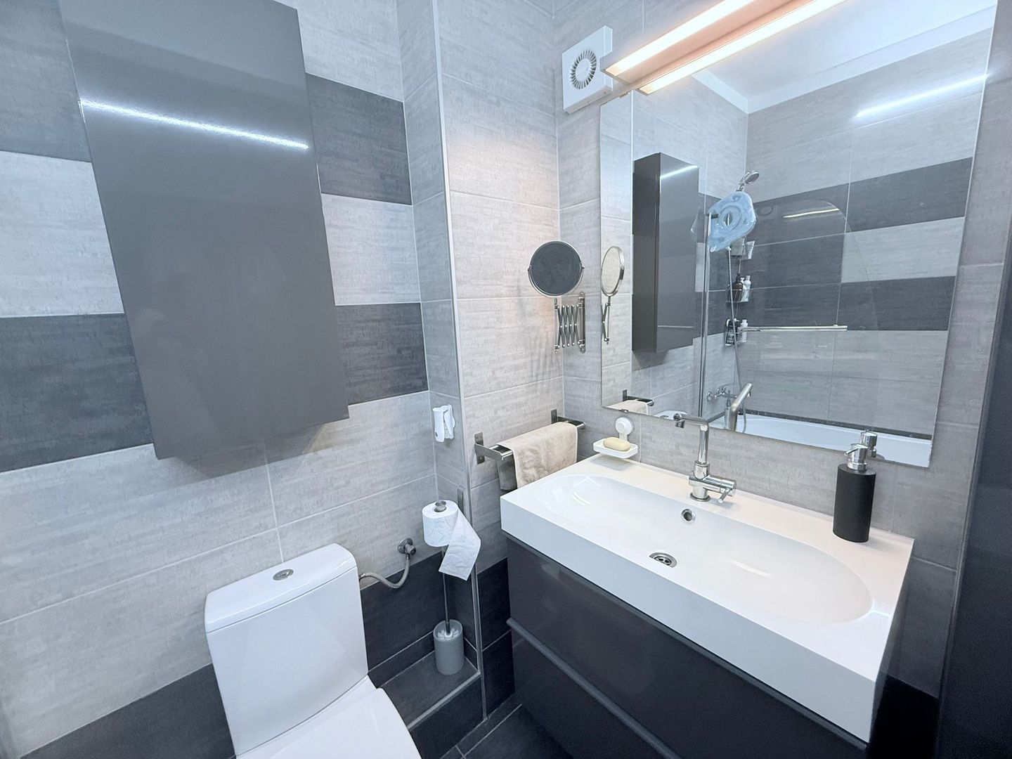 APARTAMENT DE LUX 3 CAMERE & LOC DE PARCARE BLOC 2015 MOBILAT SI UTILAT - Poză 6