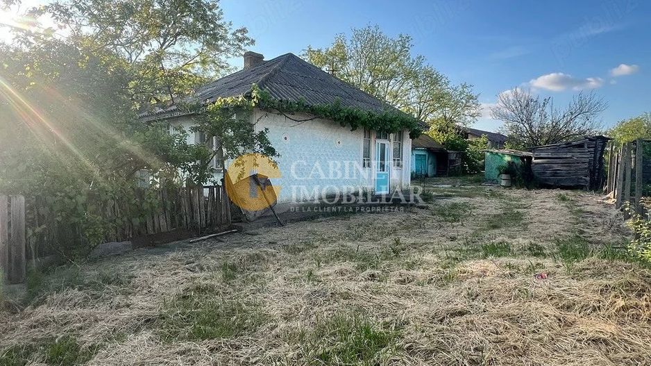 Proprietate generoasă: Casă cu 4 camere, anexe și teren de 3000 m²-Com. Țiganași - Poză 3
