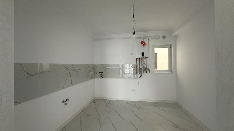 Decomandat. Etaj 1. Balcon mare. Loc de parcare. - Poză 3