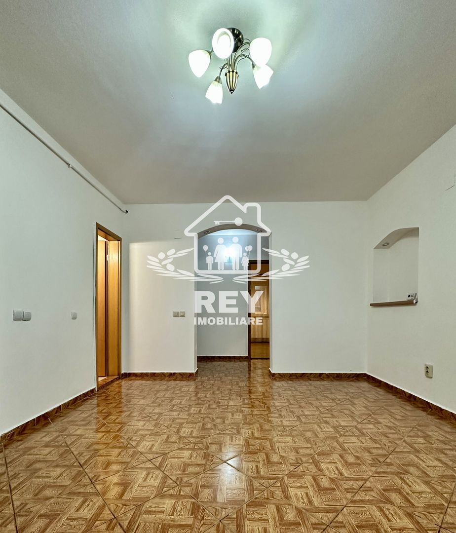 Apartament 4 camere cu garaj zona Strand- V.Aurie - Poză 11