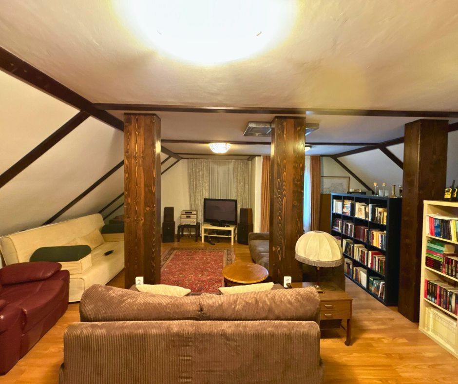 Vilă cu 10 camere P+2E+M 400 M² utili 2800 M² Teren Comandau - Poză 12