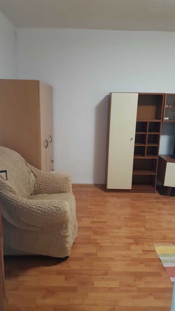 închiriez garsonieră, Mall Vitan, mobilată - Poză 4