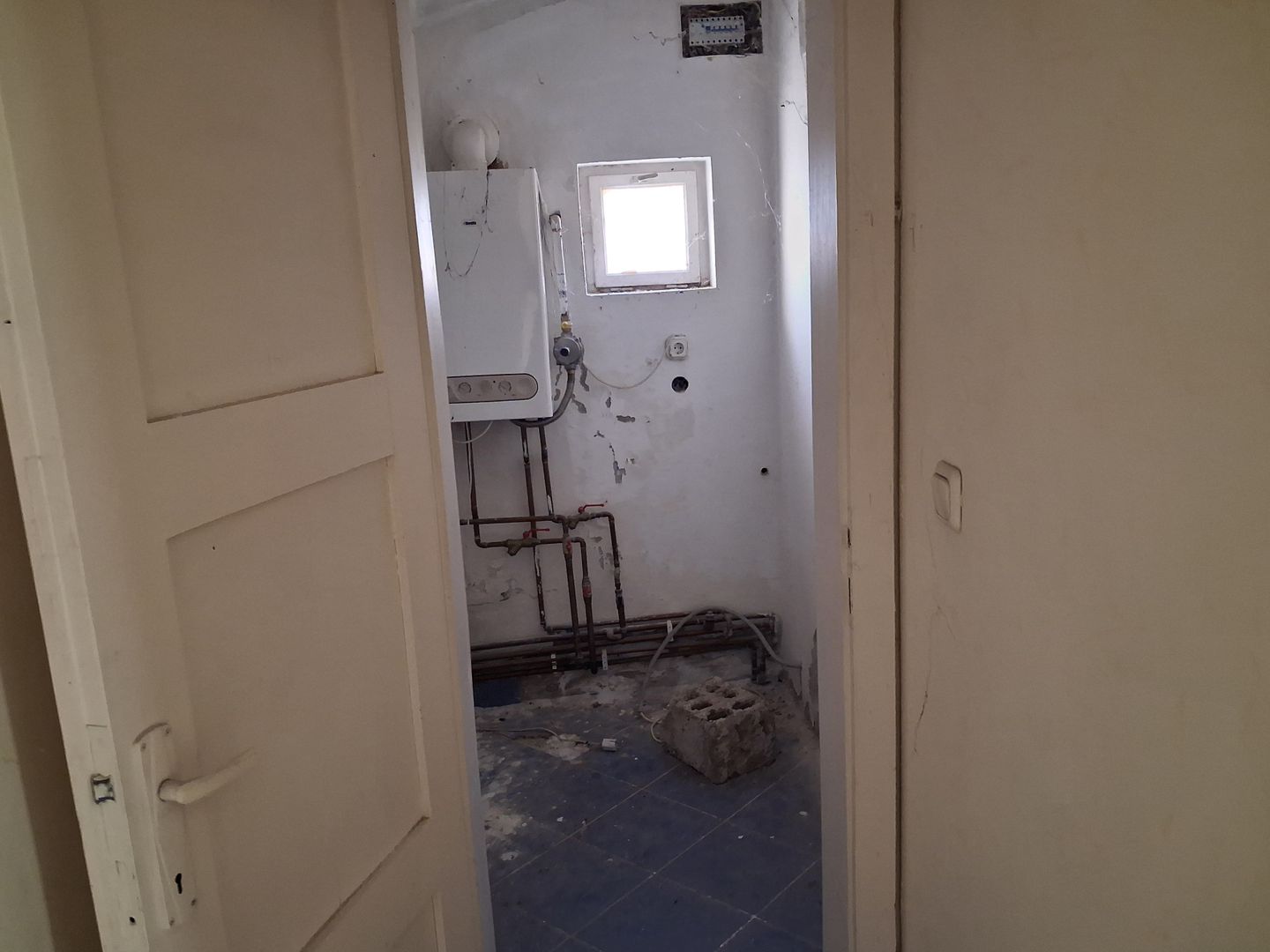 Casa RENOVATA partial 8 cam 6 ari 550mp garaj ANA IPATESCU. - Poză 15