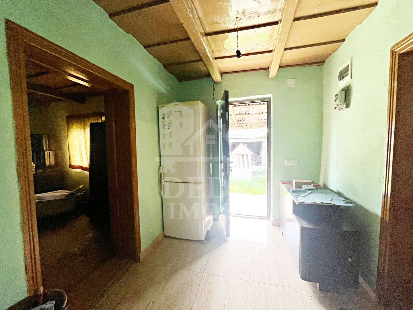 Casa de vanzare si teren de 3000mp in satul Calea Mare, Bihor - Poză 3