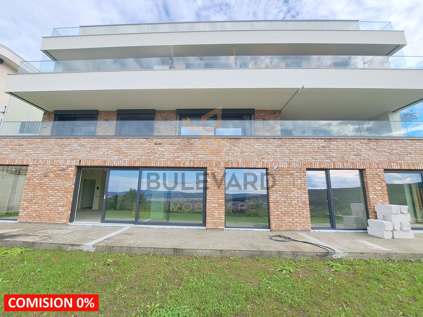 Apartament exclusivist, curte individuala, parcare acoperita, zona Europa - Poză 2