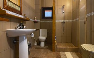 Vanzare casă la poalele Bucegilor!Potential pt. locuinta sau pensiune - Poză 12