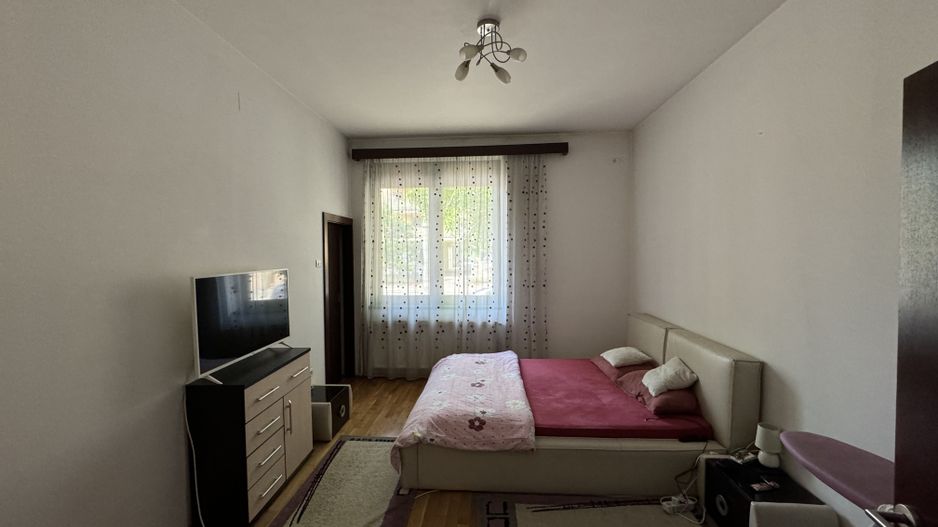 Casa de vânzare zona Favorit - Poză 6