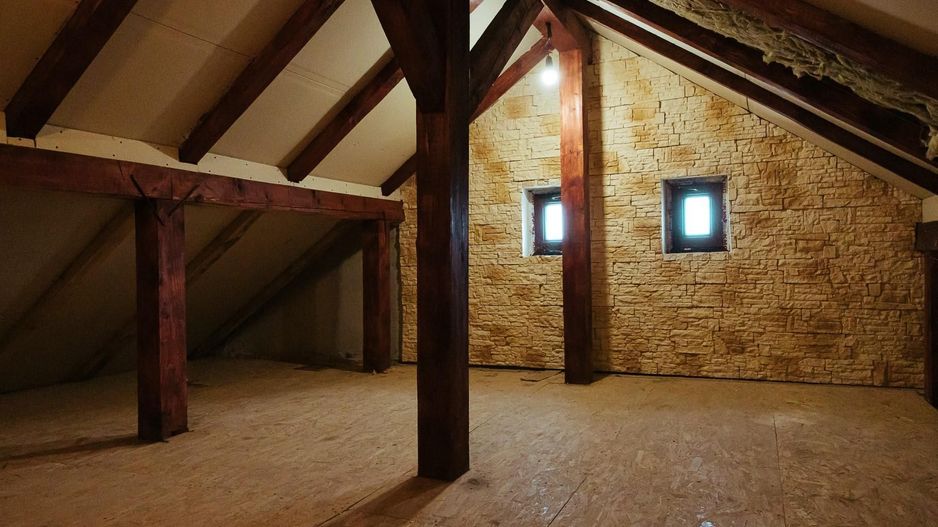 Casă nouă, intrare Stupini - Poză 12