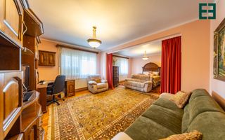 Casă spațioasă în orașul Pâncota județul Arad - Poză 3