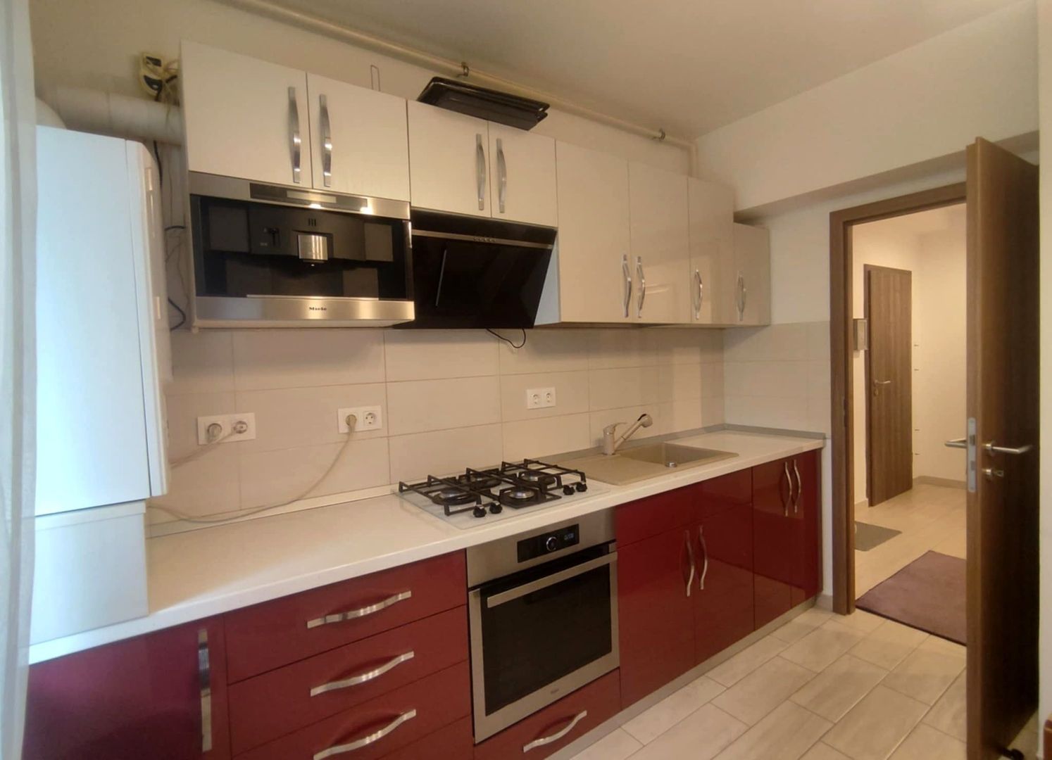 Inchiriem apartament 2 camere spatios intr-un bloc tip vila zona Tractorul - Poză 9