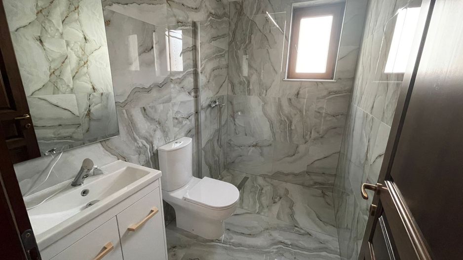 Casa individuala pe parter 160Mp -la asfalt-Ghiroda - Poză 8