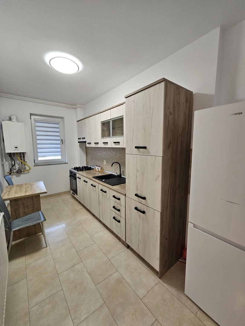 Apart 2 cam cu curte si loc de parcare - Poză 7