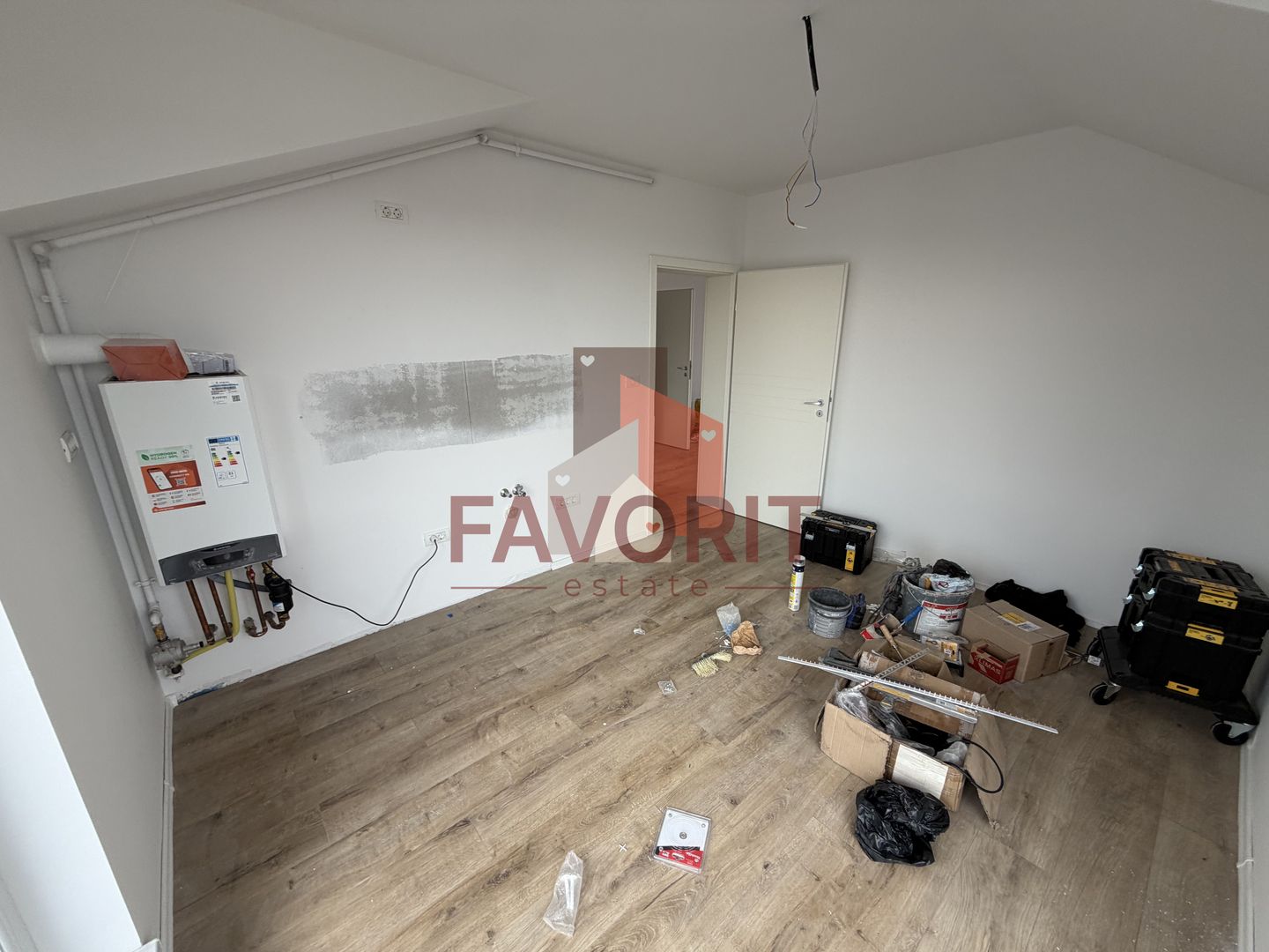 Spatios. Bucatarie inchisa. 2 balcoane. - Poză 2