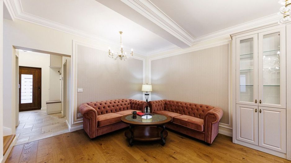 Casa de Lux cu Design Clasic și Piscină la limita dintre Timișoara și Dumbrăvița - Poză 9