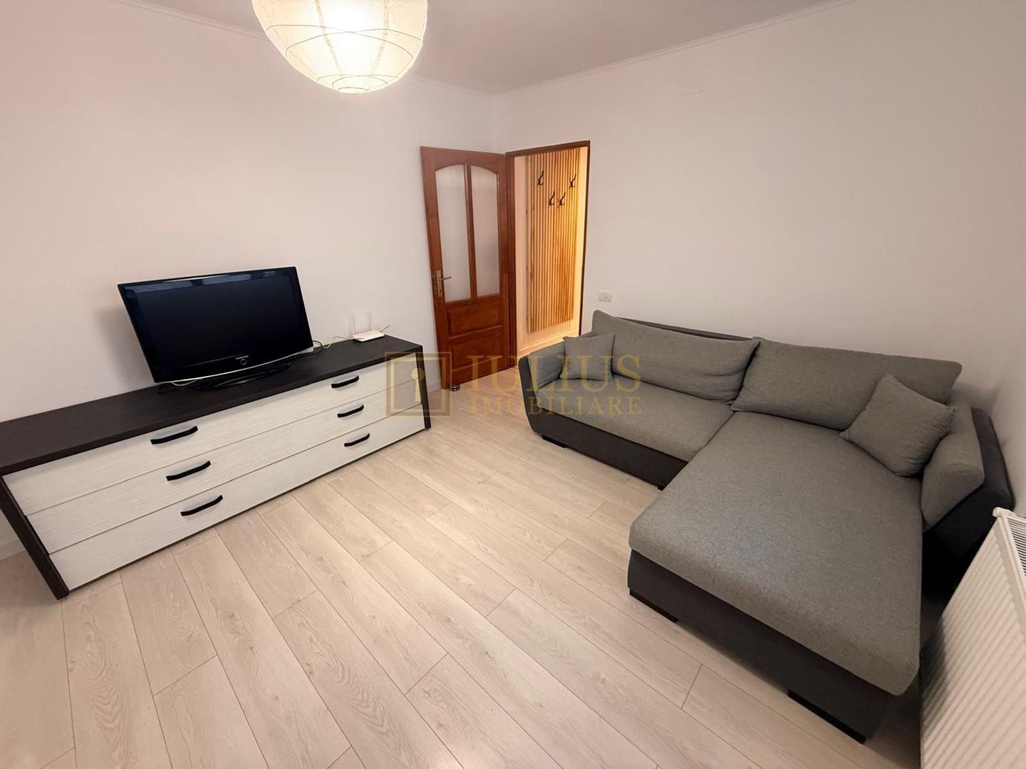 2 camere: living+dormitor, la 3 minute de Spitalul Jud, centrala proprie - Poză 1