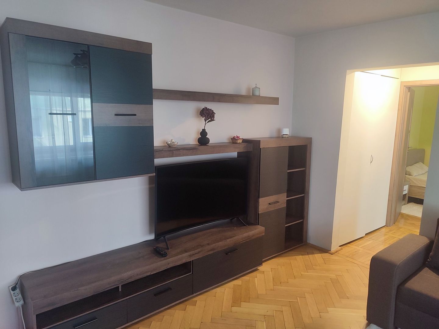 Girocului | 3 Camere | Bloc izolat | Centrala proprie | Etaj 1 - Poză 1