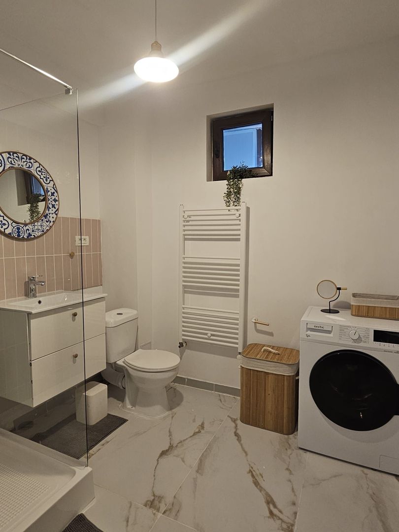 Apartament 4 camere ultracentral, renovat si mobilat, terasă spațioasă. - Poză 5