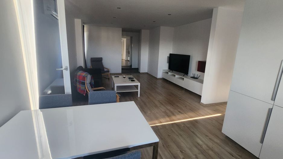 Apartament spatios cu 2 locuri de parcare - Poză 8