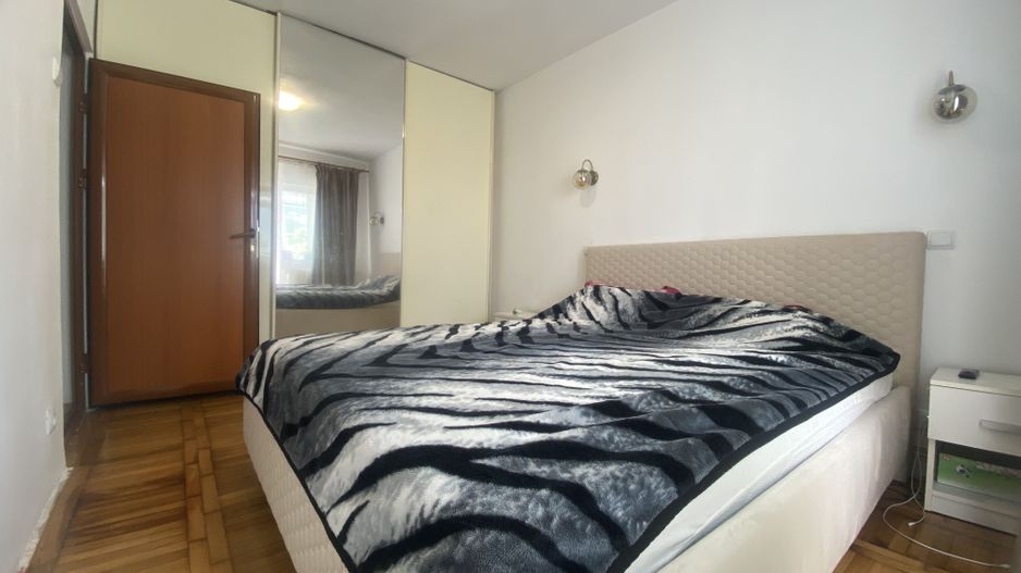 Compartimentare decomandata! Vanzare apartament cu 3 camere-Micro 11 - Poză 5