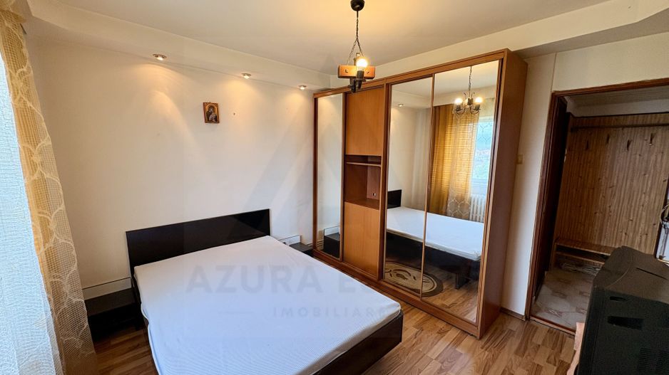 Apartament 2 camere decomandat cu balcon și pivniță în Vasile Aaron - Poză 2