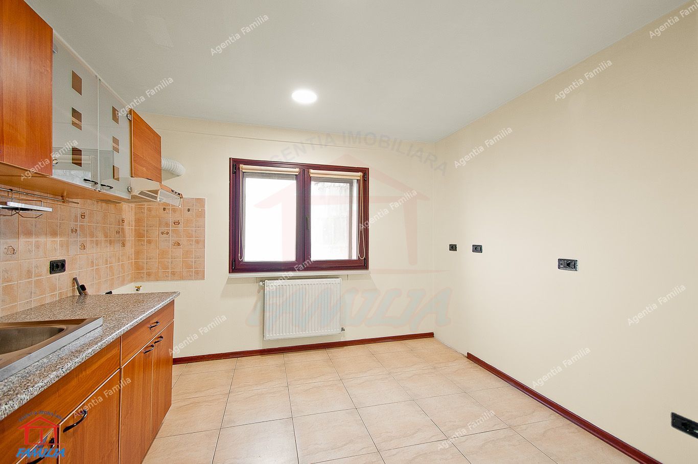 Apartament 3 camere dec in Galati Micro 21 vedere la Dunare langa turn - Poză 15