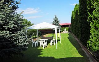 Casa cu 1064 mp teren, ideala pentru pensiune - Poză 1