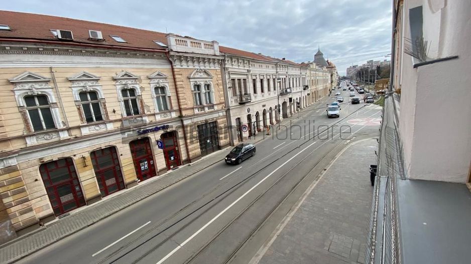 Apartament ultracentral, Palatul Füchsl, str. Independentei - Poză 3