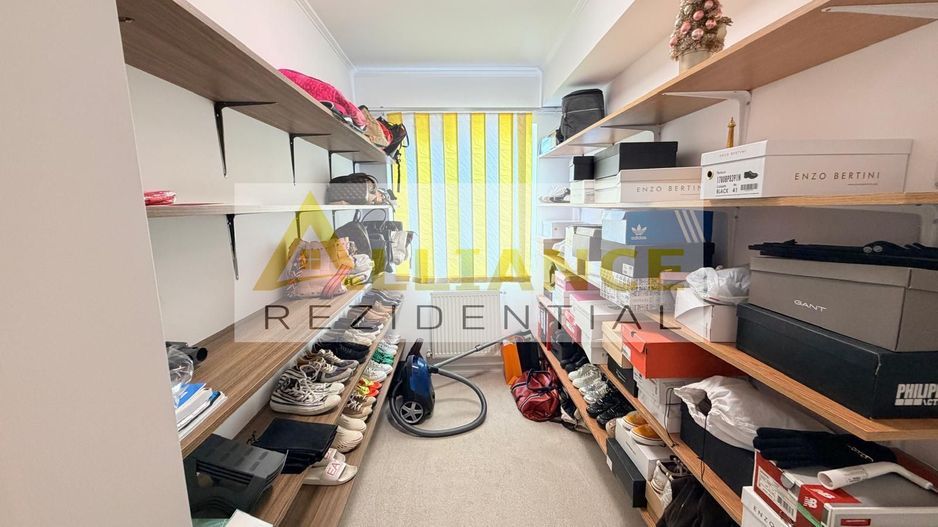 Vila spatioasa cu 9 camere foisor magazie curte amenajata complet - Poză 14