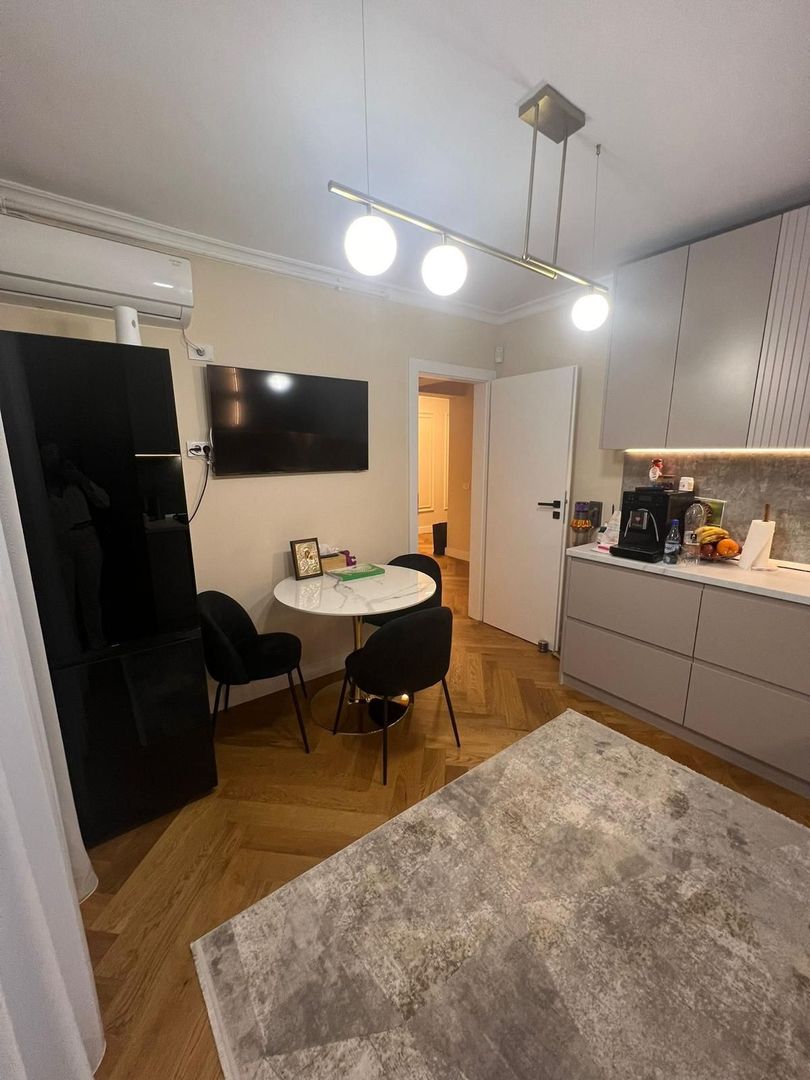 3 CAM MOBILAT SI UTILAT ULTRAMODERN CU TERASA ZONA TRAPEZULUI - Poză 9