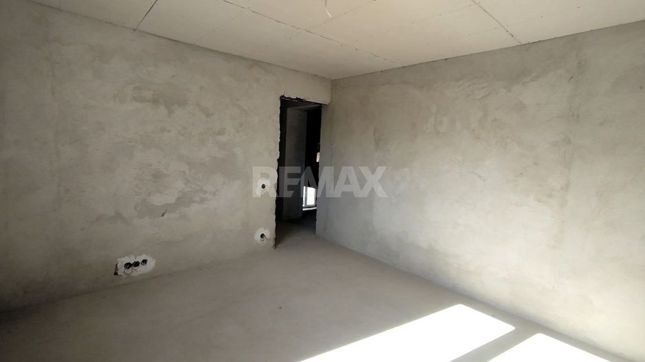 CASĂ CU 2 NIVELE – 136 m² | 4 DORMITOARE | 7 ARI ANENII NOI - Poză 17